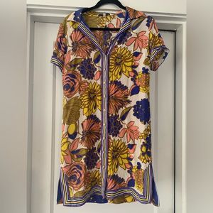 Trina Turk Size 6 Short Sleeve Button Up 100% Silk Shift Dress